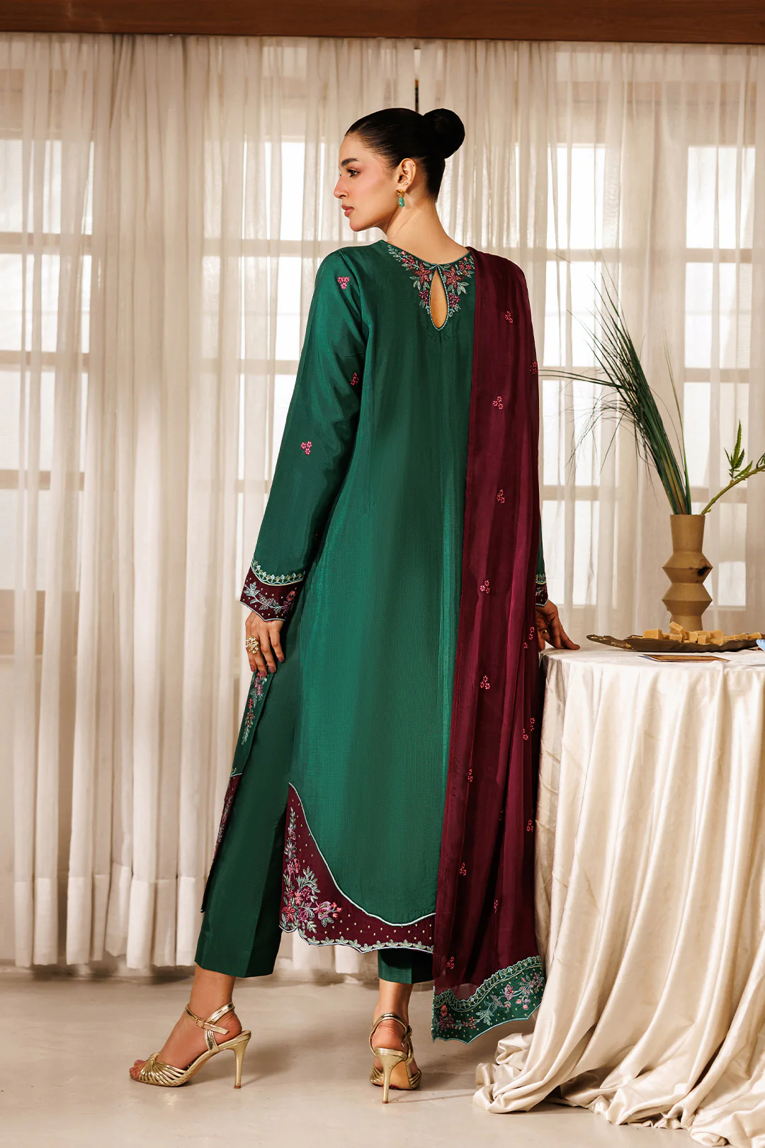 Neelofer - Image 8